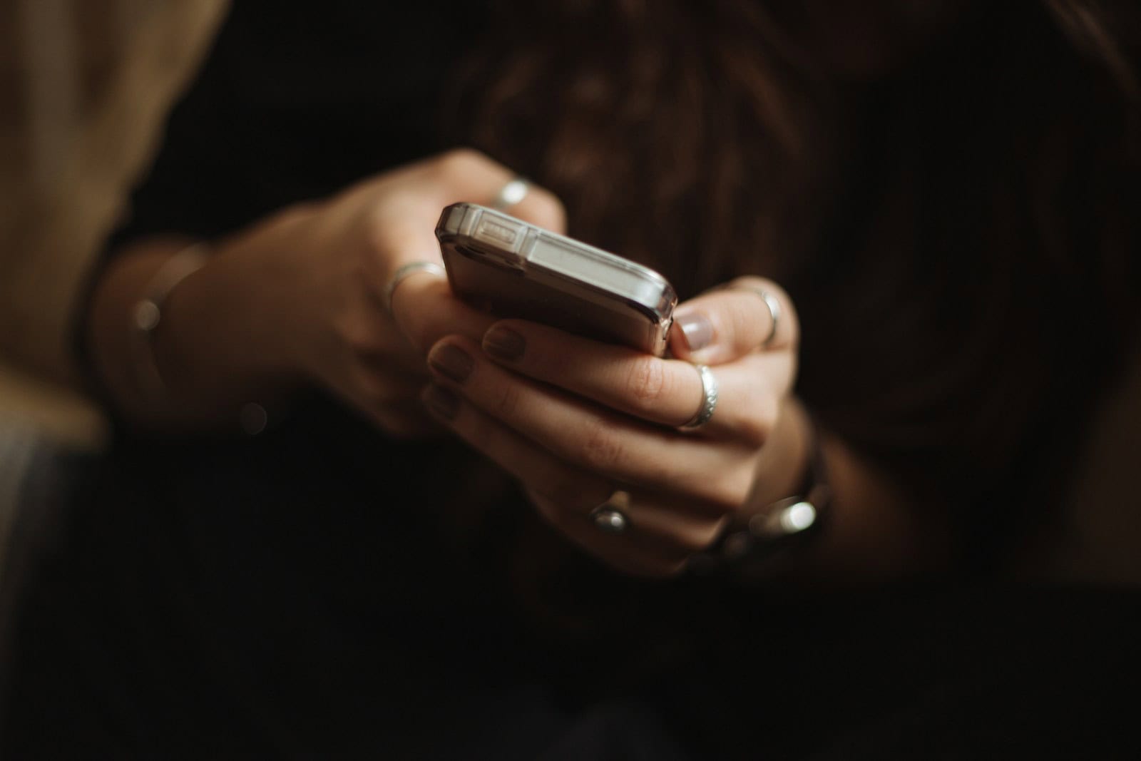 Marketing, quiz, quizzes, person using smartphone